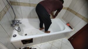 Bathtub fixing